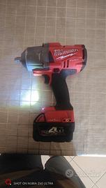 trapano avvitatore impulsi Milwaukee 