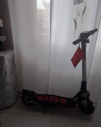 monopattino elettrico per adulti Aprilia 