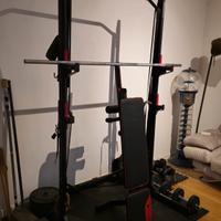 Rack con panca, bilanciere e pesi