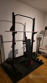 Rack con panca, bilanciere e pesi