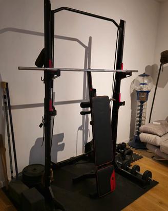 Rack con panca, bilanciere e pesi