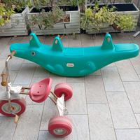 Dondolo e triciclo: giochi da esterno