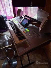 Yamaha arranger Tyros-1 