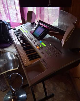 Yamaha arranger Tyros-1 