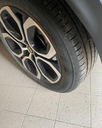 Treno Gomme