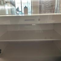 Mobile con luci led per locale commerciale.