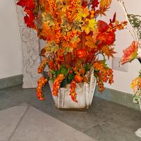 vasi artigianali con decorazioni floreali 