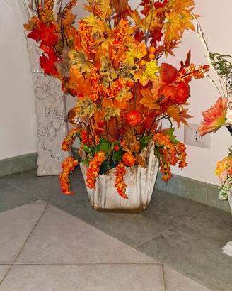 vasi artigianali con decorazioni floreali 
