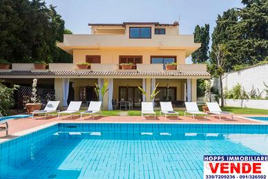 Villa unifamiliare con piscina via castelforte