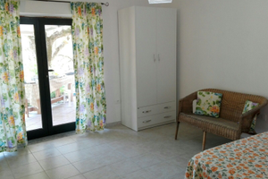 Casetta glicine vicino mare Caprioli Palinuro