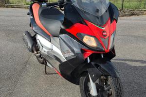 Aprilia SR Max 300 - 2011