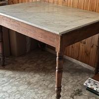 Tavolo con piano marmo