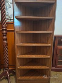 Libreria angolare vintage in legno