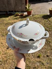 Zuppiera in porcellana con piatto abbinato