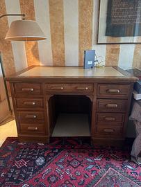Scrivania anni ‘40 in rovere massello