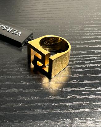 Anello versace