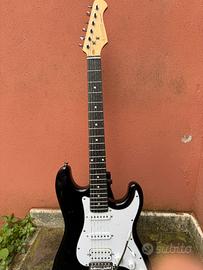 Chitarra Donner modello stratocaster mai usata