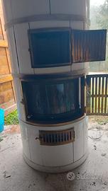 Stufa a legna in ceramica