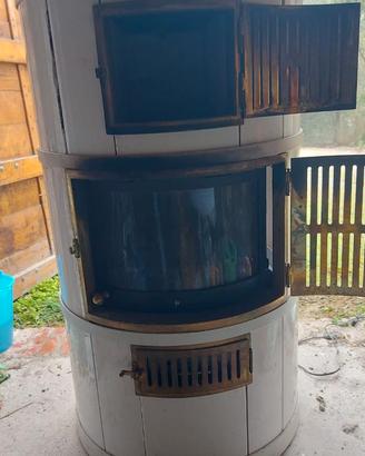 Stufa a legna in ceramica