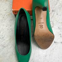 Scappa décolleté marchio Prada verdi