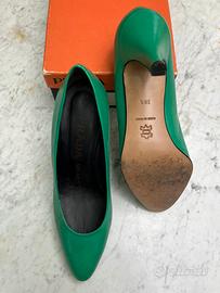 Scappa décolleté marchio Prada verdi