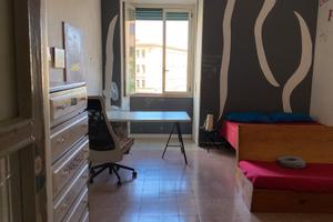 Ampia camera in appartamento