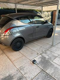 Lancia y elefantino blu