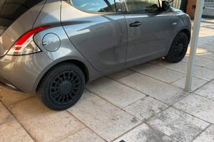 Lancia y elefantino blu