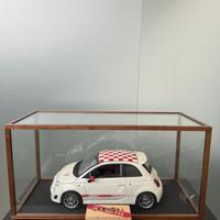 Modellino da collezione Abarth con teca in vetro