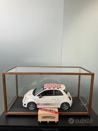 Modellino da collezione Abarth con teca in vetro