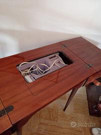 Macchina da cucire Necchi Supernova