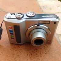 Lumix LZ8 + scheda SD 2 gb + cavalletto + marsupio