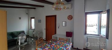 Monolocale arredato Parma centro
