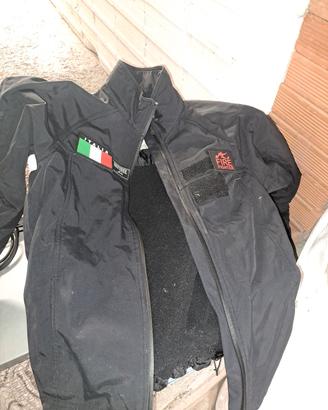 giacca nera e altre maglie militari taglia M tutto