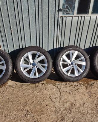 4 Cerchi in lega Wolkswagen a 5 fori con gomme