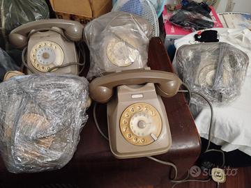 stock di 5 telefoni vintage 