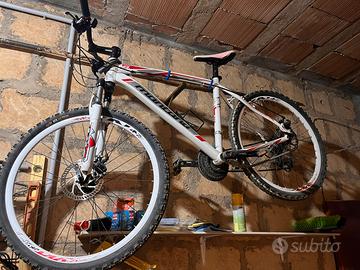 Mountain Bike • Bici