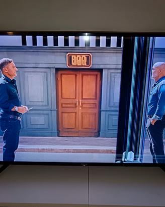 TV funzionante ma danneggiato