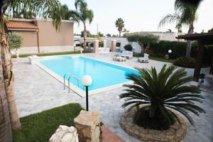 Villa con piscina vicino al mare