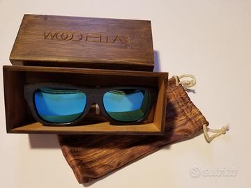 Occhiali da sole in legno 