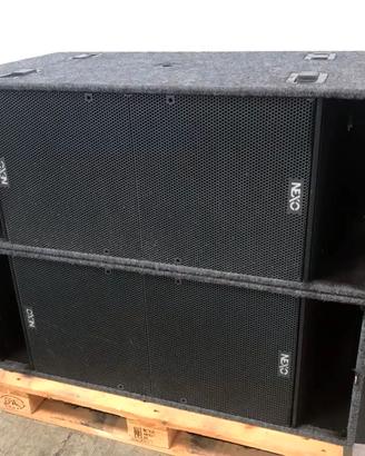 Coppia di Subwoofer NEXO RS18 in moquette