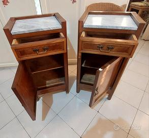 Coppia di comodini antichi 