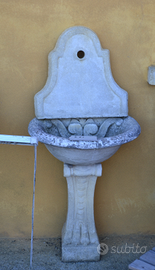 Fontanella in cemento bianco