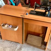 Macchina da cucire SINGER d’epoca con mobile