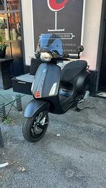 Vespa 125 sprint