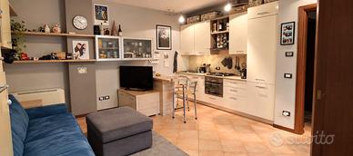 Comodo MONOLOCALE con TERRAZZO