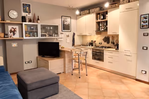 Comodo MONOLOCALE con TERRAZZO