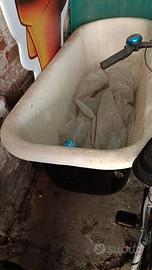 Vasca semi restaurata