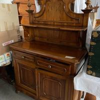 Credenza con piattaia