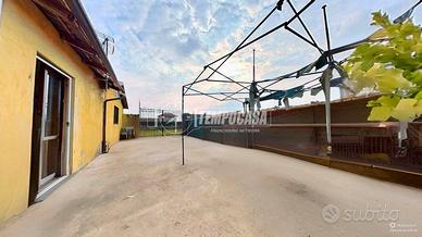 BILOCALE CON CORTILE PRIVATO A SAN MAURIZIO CANAVE